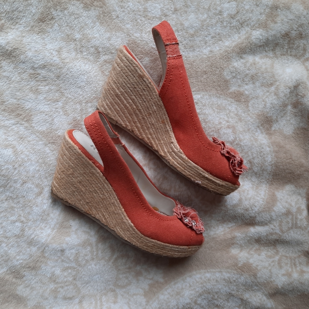 Report sz 9 wedge sandal